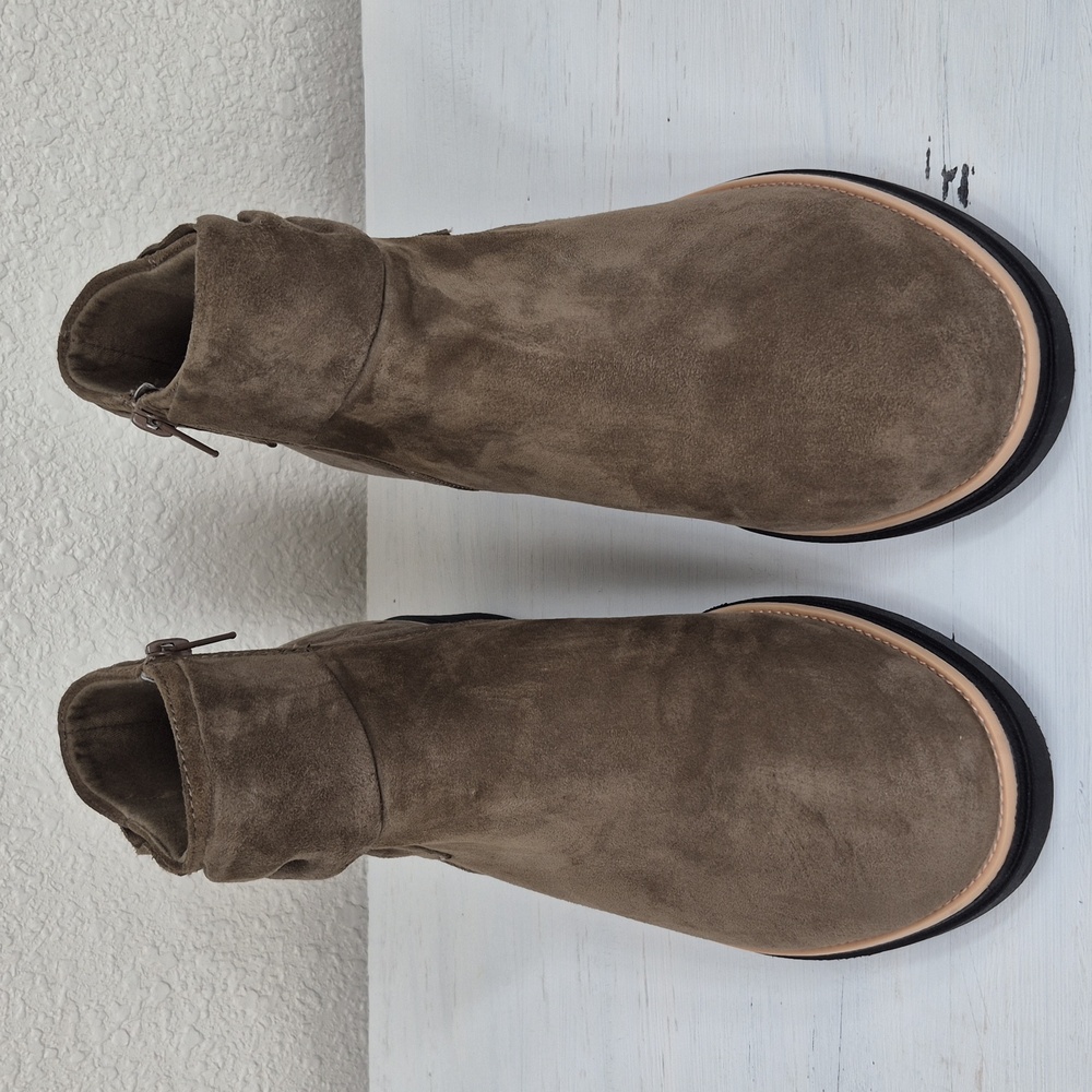 Clarks Sharon Salon Wedge Ankle Boots Taupe Size 11W Side Zip Suede - Picture 3 of 16